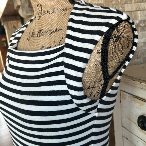 Kate Spade Saturday black and white stripe sleeveless mini dress w back cut out - Picture 4 of 15